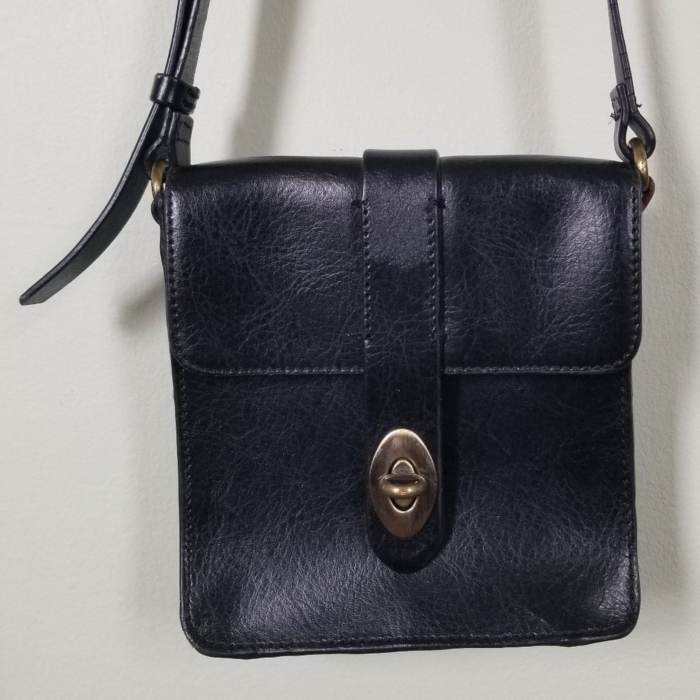 Kelsie Dagger Cross Body Pocket Book Purse